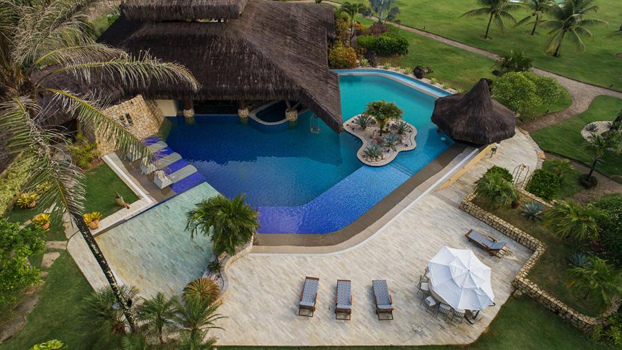 Vista aérea da piscina da Villa Taipú